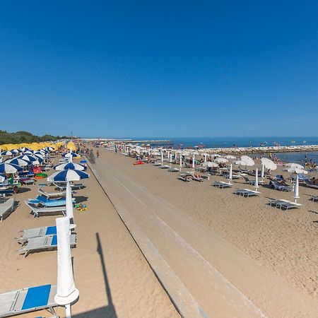 Altanea Apartments Con Piscina Caorle Luaran gambar