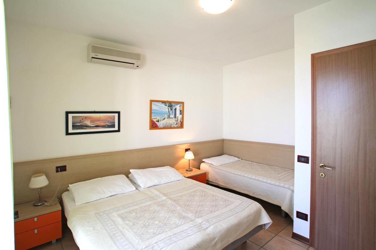 Altanea Apartments Con Piscina Caorle Luaran gambar