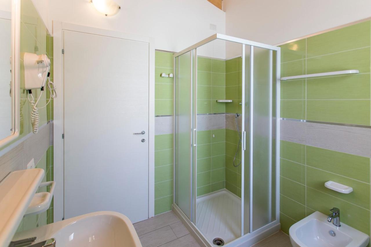 Altanea Apartments Con Piscina Caorle Luaran gambar